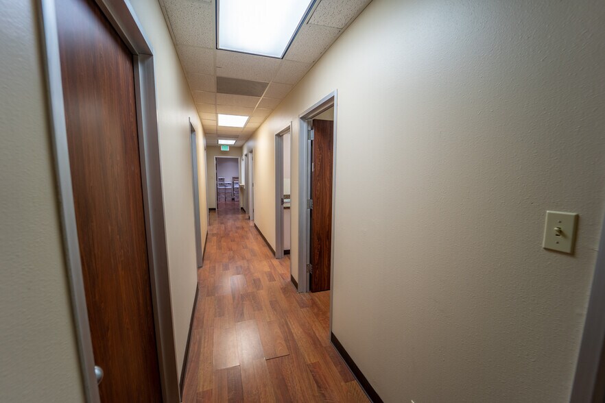 More Photos Of 115 Medical Dr, Victoria Medical For Sale