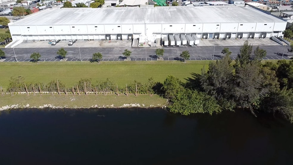 More Photos Of 3501 Burris Rd, Davie Distribution For Lease