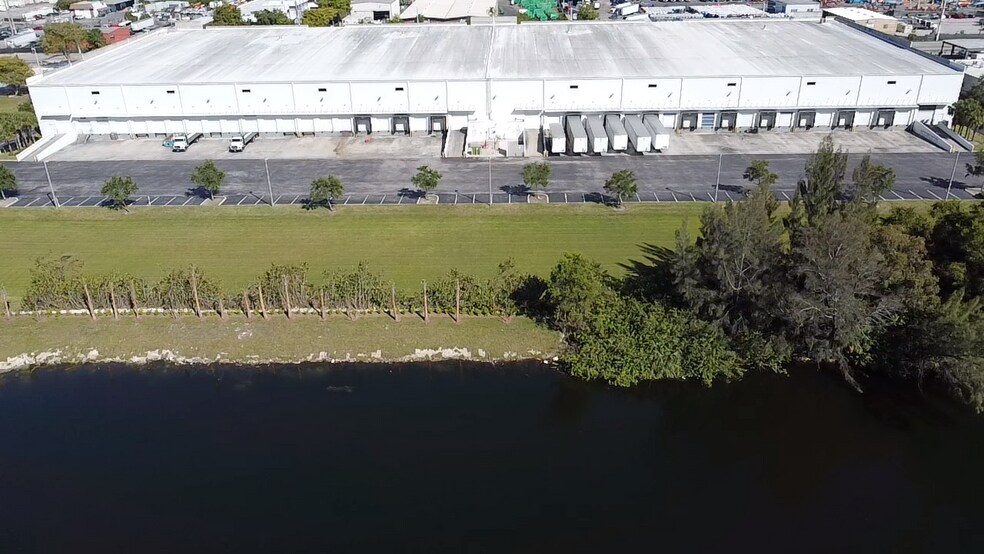 More Photos Of 3501 Burris Rd, Davie Distribution For Lease