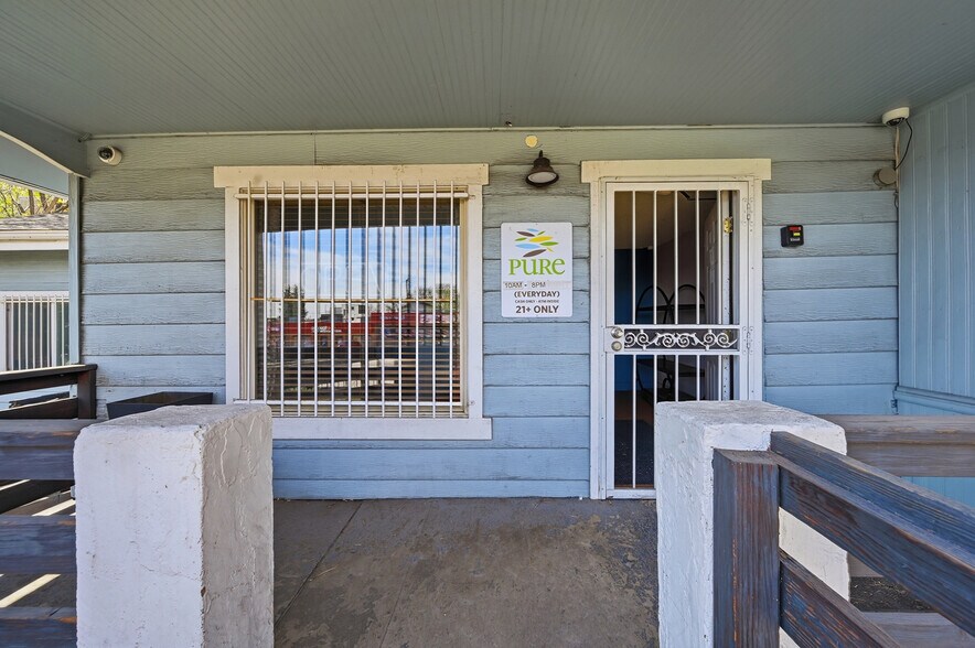 More Photos Of 2553 Sheridan Blvd, Edgewater Storefront Retail Office For Sale