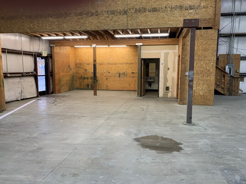More Photos Of 970 NW Park Ave, Estacada Warehouse For Lease