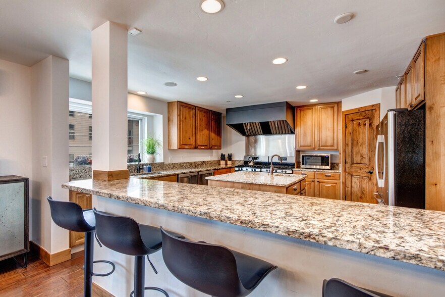 More Photos Of 1469 Woodside Ave, Park City Lodge Meeting Hall For Sale