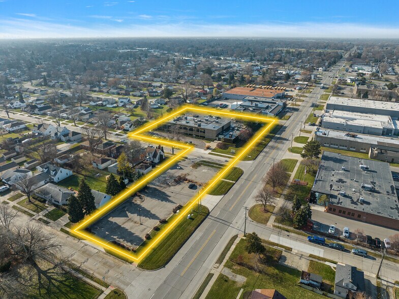 More Photos Of 17200 E Ten Mile Rd, Eastpointe Office For Sale