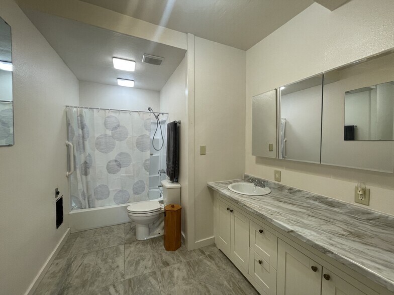 More Photos Of 1730 US Highway 287, Lander Self Storage For Sale