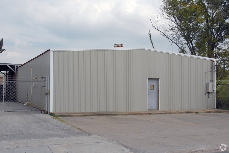Primary Photo Of 3300 Jensen Dr, Houston Manufacturing For Lease