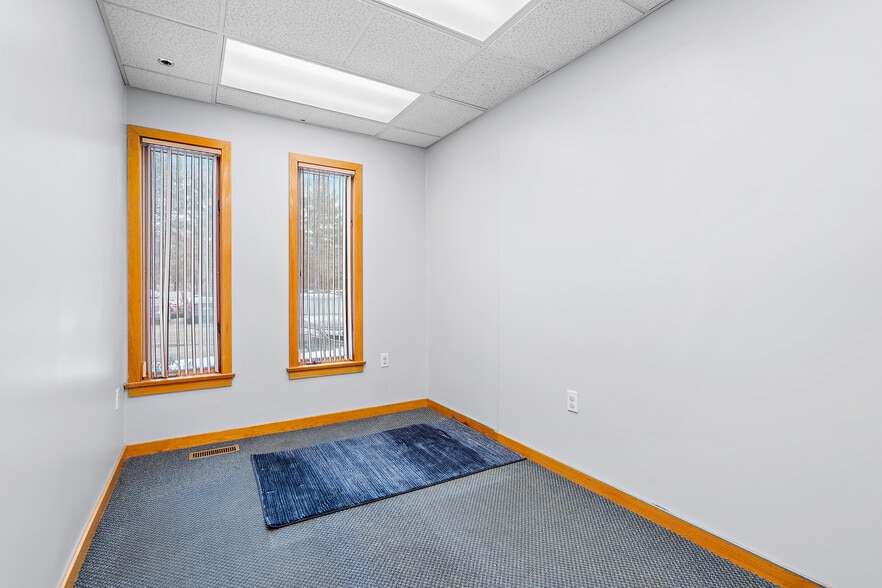 More Photos Of 323 Boston Post Rd, Sudbury Office For Lease