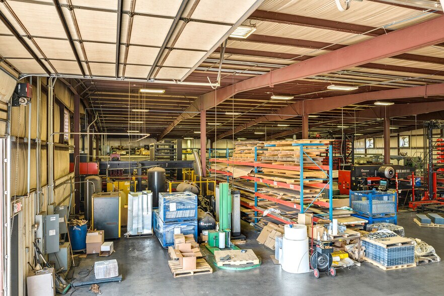 More Photos Of 1800 SE 9th St, Newton Manufacturing For Sale