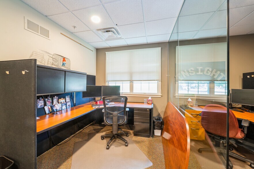More Photos Of 54 Friends Ln, Newtown Office For Sale