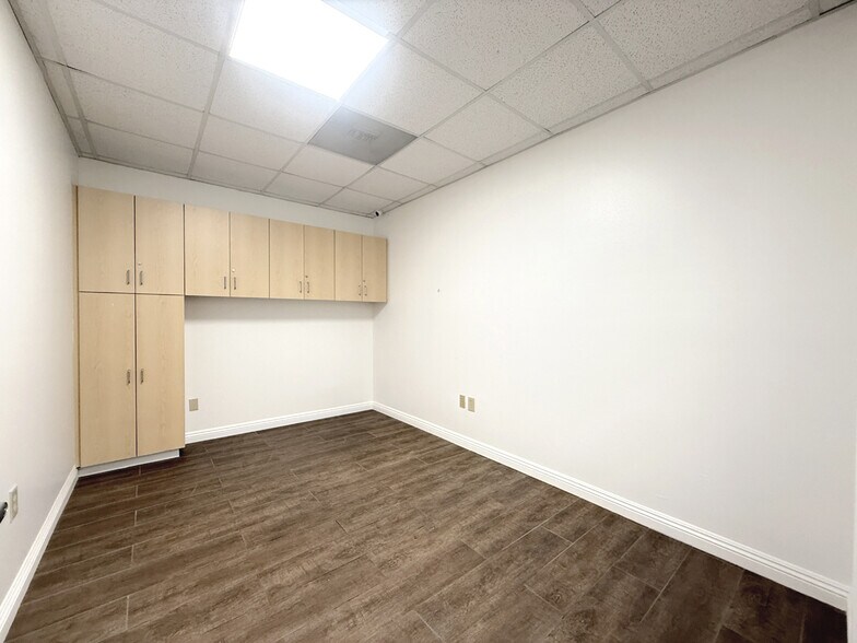 More Photos Of 248-250 E Rowland St, Covina Office For Lease