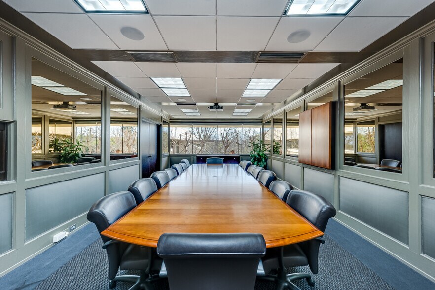 More Photos Of 5743 Corsa Ave, Westlake Village Office For Lease