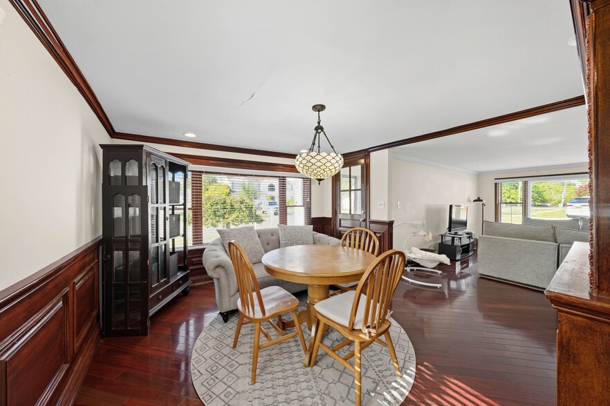 More Photos Of 40 Amboy Rd, Old Bridge Flex For Sale