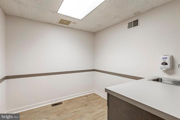 More Photos Of 915 N Hanover St, Elizabethtown Medical For Sale