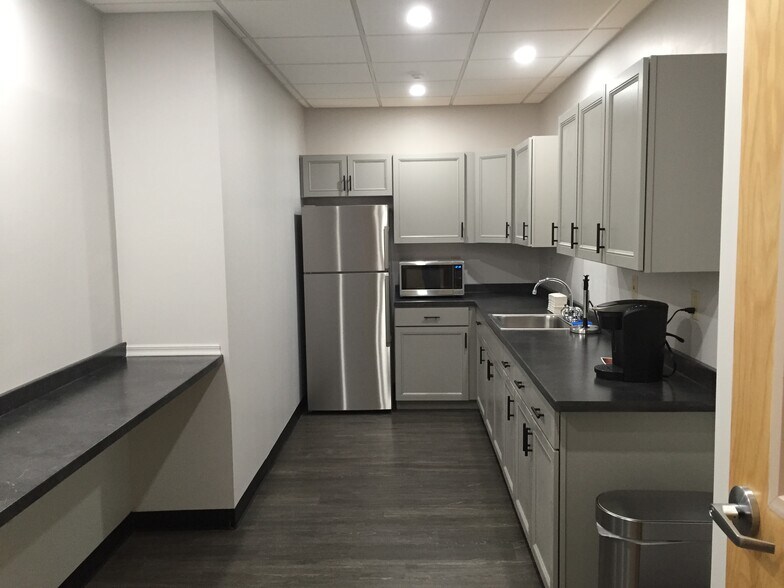 More Photos Of 705 Boston Post Rd, Guilford General Retail For Lease