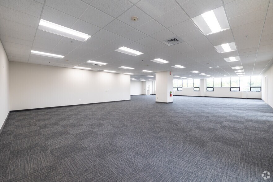 More Photos Of 1 Greenwich St, Stewartsville Medical For Lease