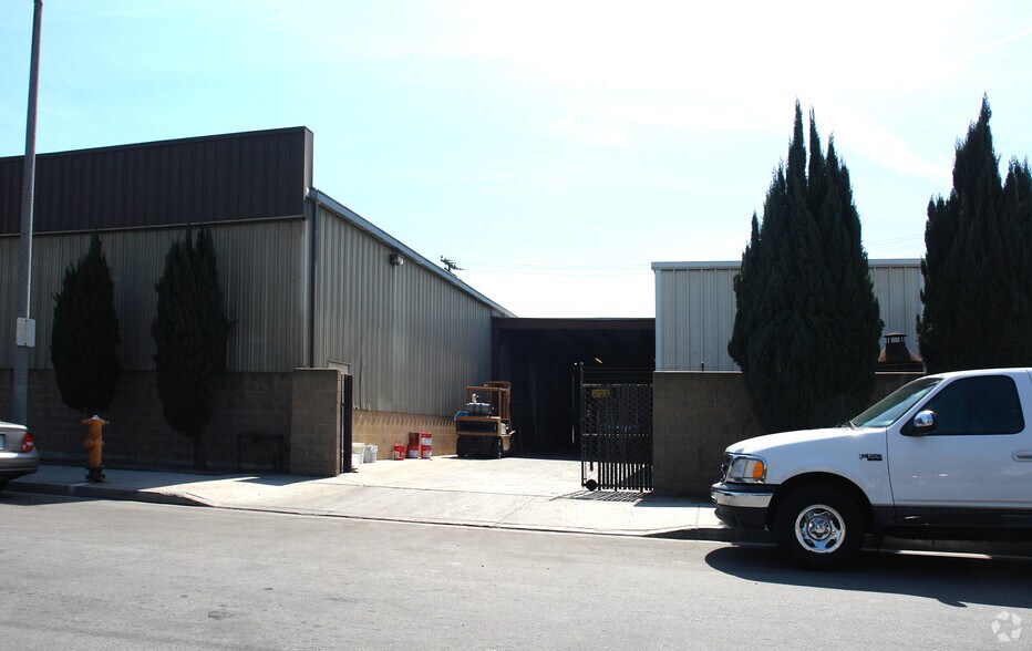 More Photos Of 1422 W Gaylord St, Long Beach Warehouse For Sale