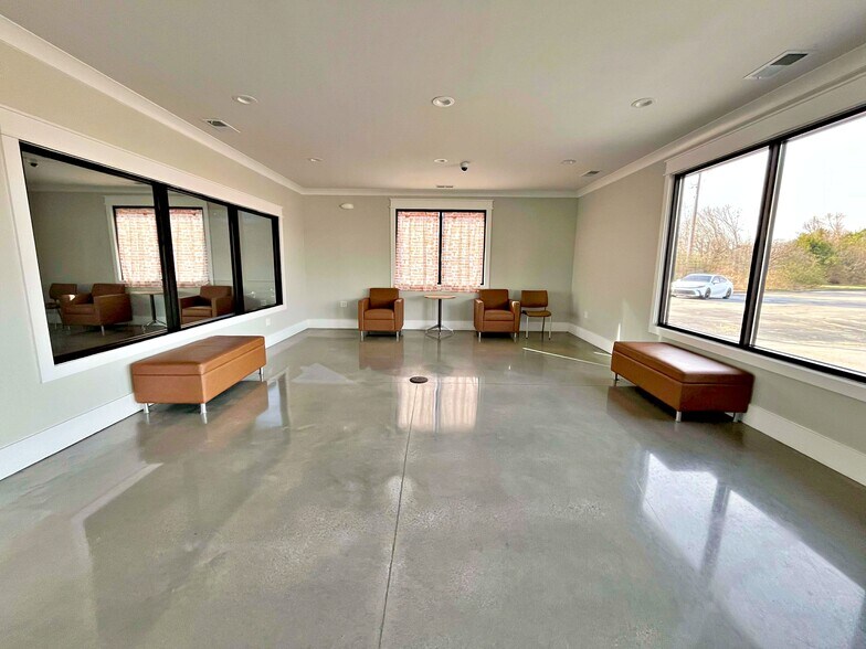 More Photos Of 1391 Murrays Chapel Rd, Sweetwater Showroom For Sale