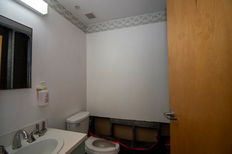 More Photos Of 2525 Harbor Blvd, Port Charlotte Medical For Lease