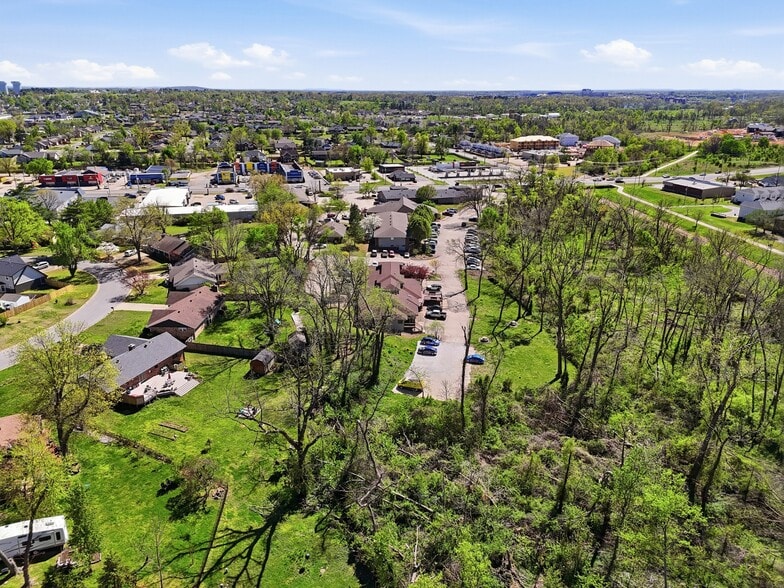 More Photos Of 6 Halsted Cir, Rogers Office For Lease