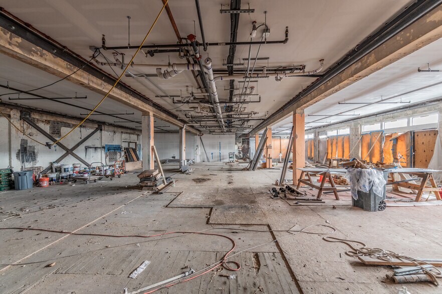 More Photos Of 1405 S Flores St, San Antonio Storefront Retail Residential For Lease