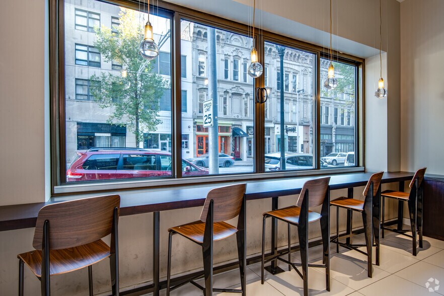 More Photos Of 733-737 N Milwaukee St, Milwaukee Restaurant For Lease