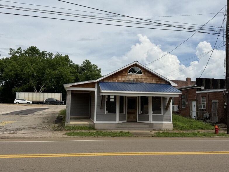 More Photos Of 114 Dogwood Ave, Middleton Auto Repair For Sale