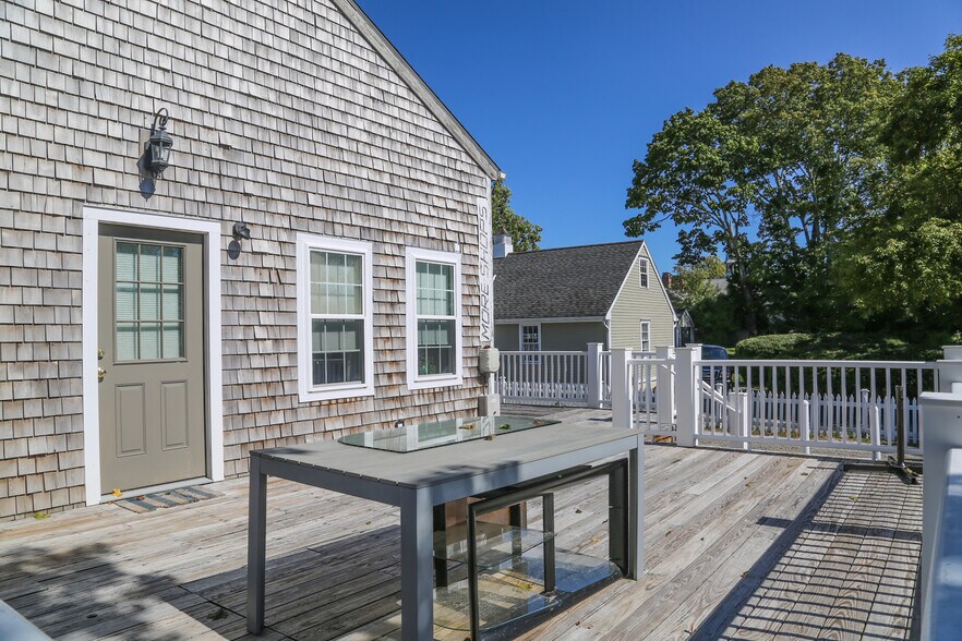 More Photos Of 7 Main St, North Kingstown Storefront Retail Office For Lease