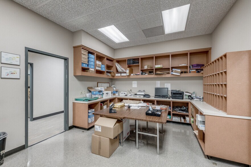 More Photos Of 1900 Country Club Dr, Mansfield Bank For Lease