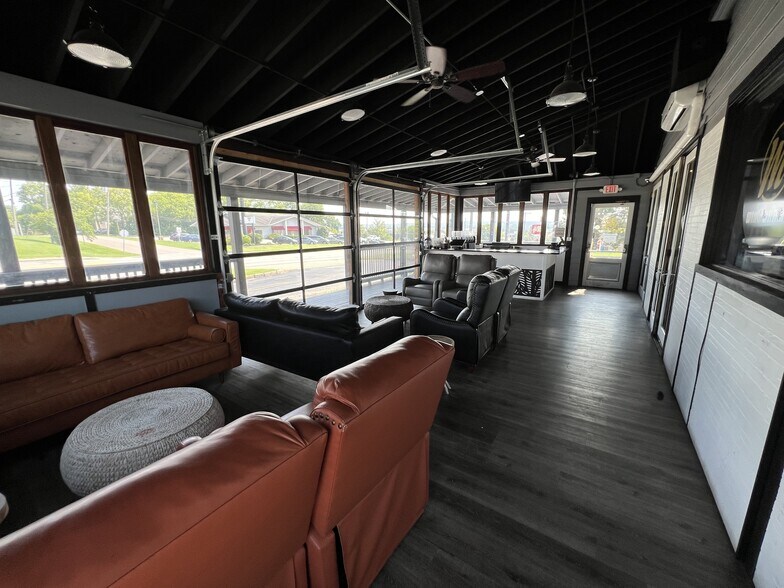 More Photos Of 2343 E Sharon Rd, Cincinnati Restaurant For Sale