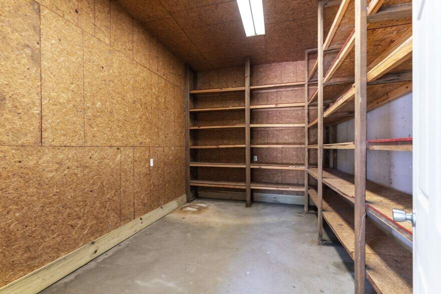 More Photos Of 26754 US-82, Waynesville Light Distribution For Sale