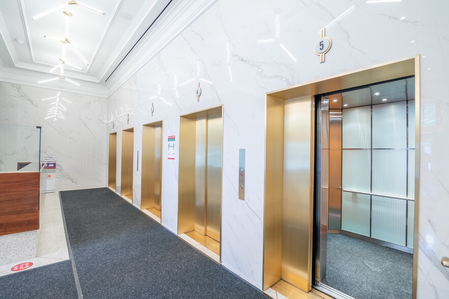 More Photos Of 200 Park Ave S, New York Office For Lease