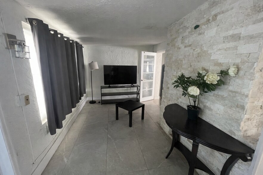 More Photos Of 545 Ne 23rd St, Wilton Manors Rehabilitation Center For Lease