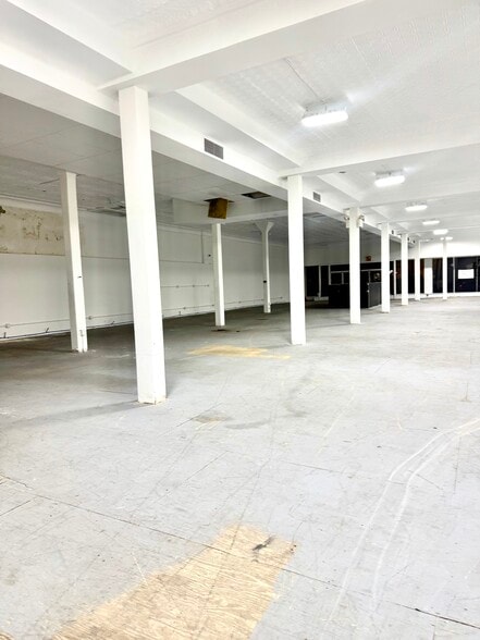 More Photos Of 14-20 N Main St, Shenandoah Office For Sale