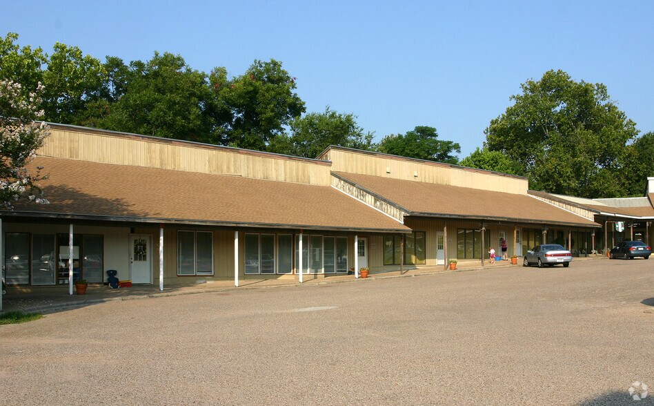Primary Photo Of 2825 Hancock Dr, Austin Storefront For Sale