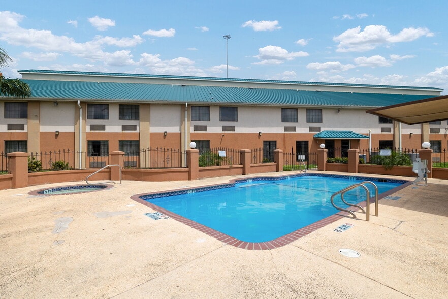 More Photos Of 1301 W Expressway 83, Pharr Hotel For Sale