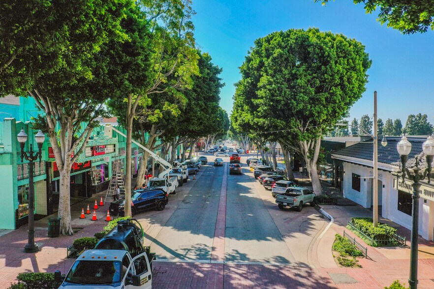 More Photos Of 7039 Greenleaf Ave, Whittier Restaurant For Sale