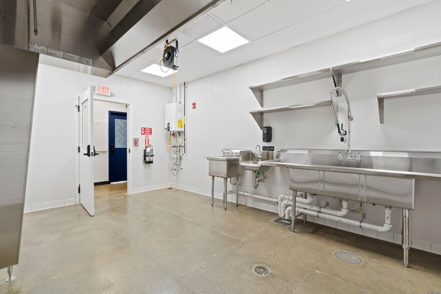 More Photos Of 4711 W Broad St, Richmond Freestanding For Sale