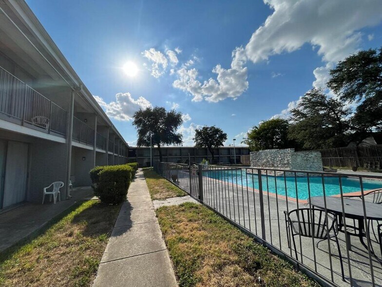 More Photos Of 9603 N Interstate 35, San Antonio Hotel For Sale