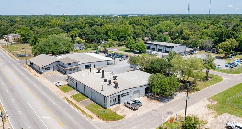 Primary Photo Of 2018 W St, Pensacola Auto Repair For Sale