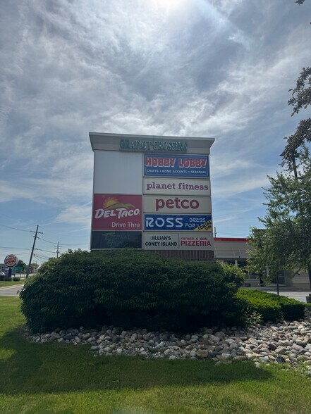 More Photos Of 50700-50870 Gratiot Ave, Chesterfield Unknown For Lease
