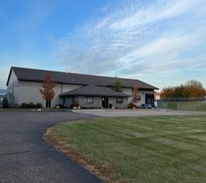 More Photos Of 650 Brakke Dr, Hudson Warehouse For Lease