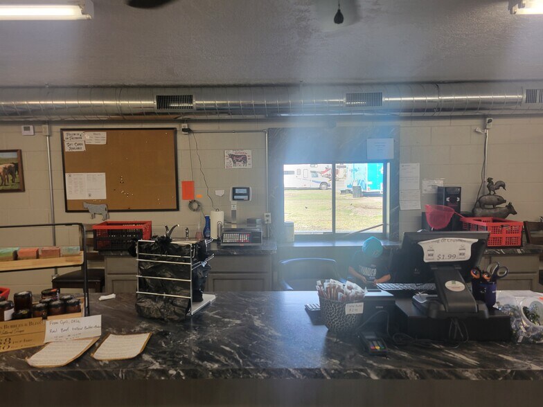 More Photos Of 7623 US Highway 277, Elgin Showroom For Sale