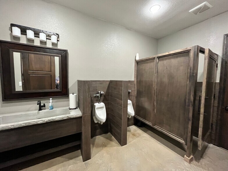 More Photos Of 4313 N County Rd W, Odessa Office For Sale