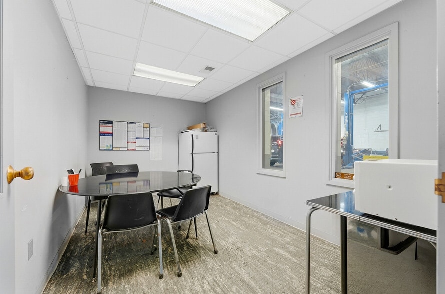 More Photos Of 1229 Country Club Rd, Fairmont Auto Dealership For Sale