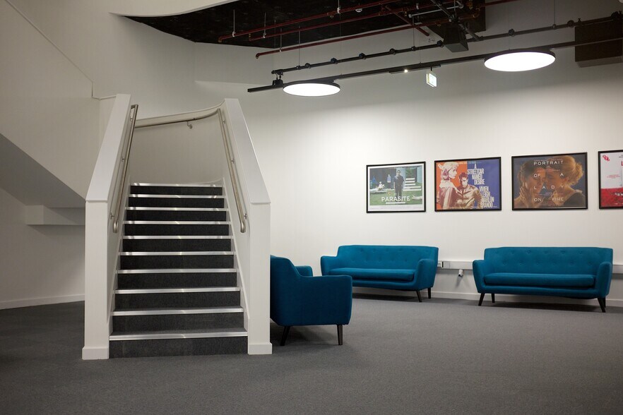 More Photos Of 101 Queen Caroline St, London Movie Radio TVStudio For Lease