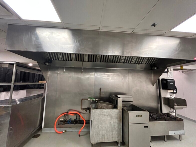 More Photos Of 3310 N Elston Ave, Chicago Manufacturing For Lease