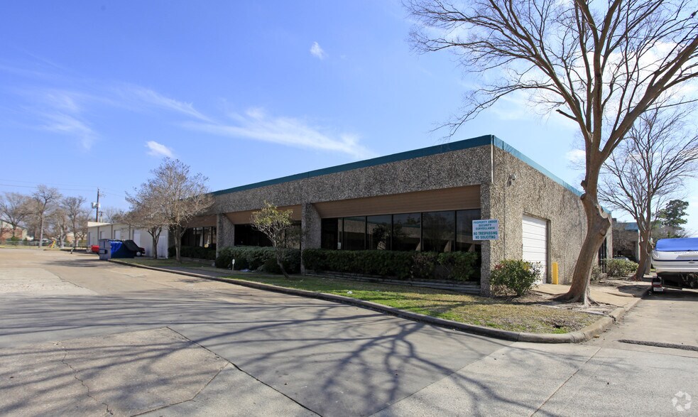 More Photos Of 9434 Katy Fwy, Houston Research And Development For Lease