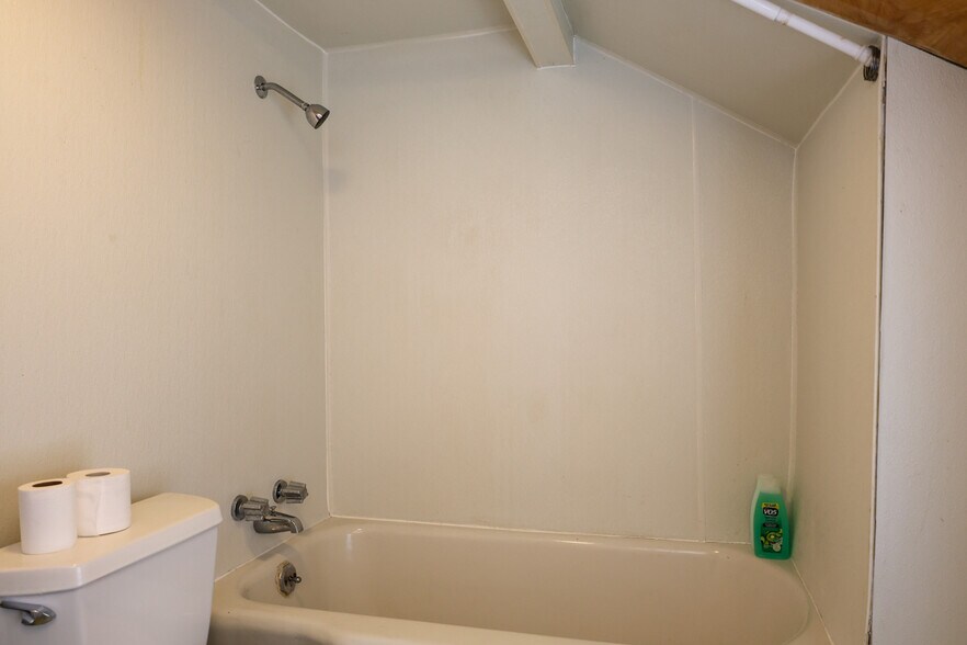 More Photos Of 1616 Blountville Blvd, Blountville Office Residential For Sale