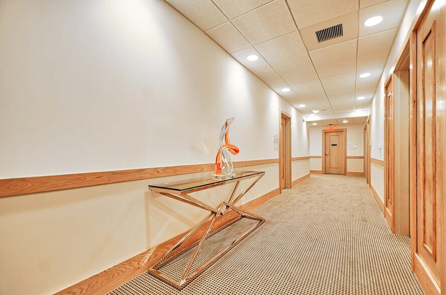 More Photos Of 3411 Tamiami Trl N, Naples Office For Sale