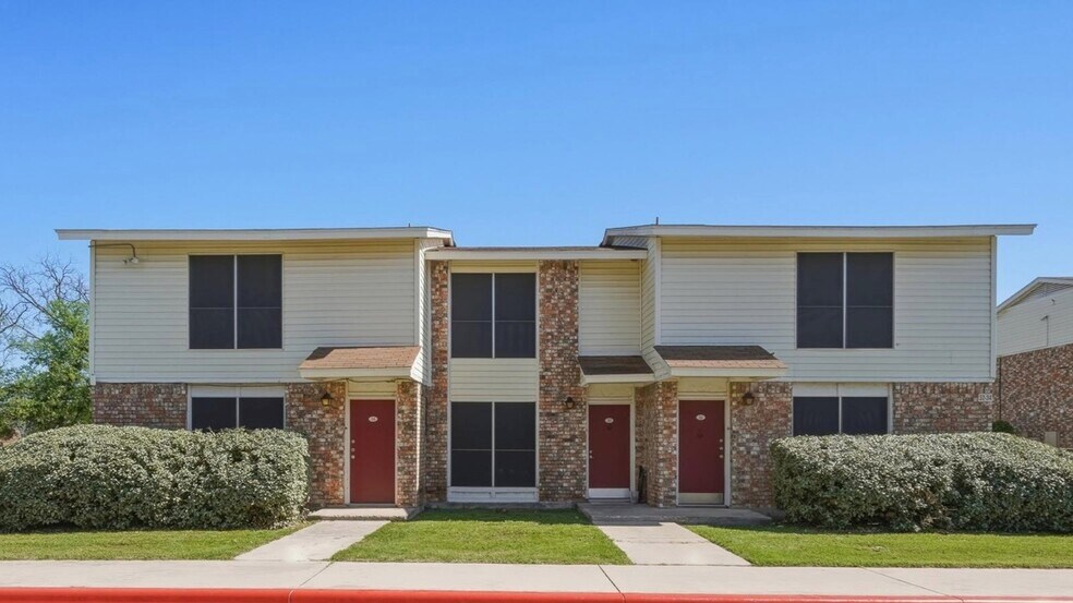 Primary Photo Of 2001 Slayden St, Brownwood Apartments For Sale