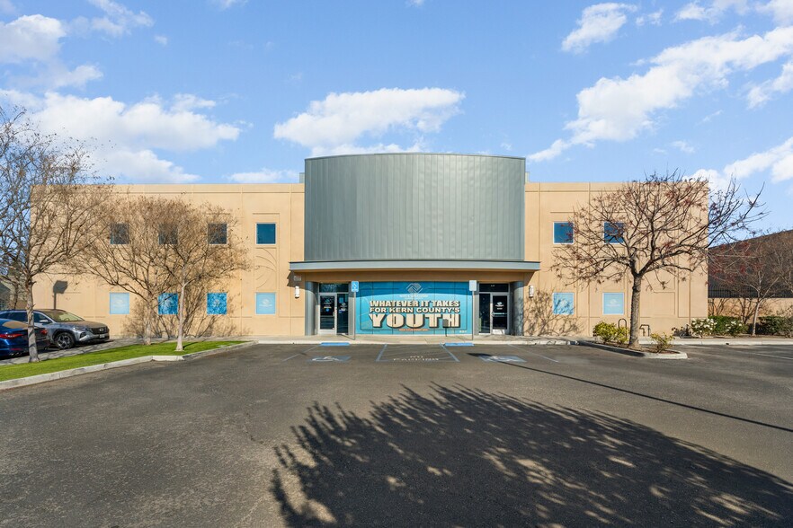 More Photos Of 5207 Young St, Bakersfield Industrial For Sale